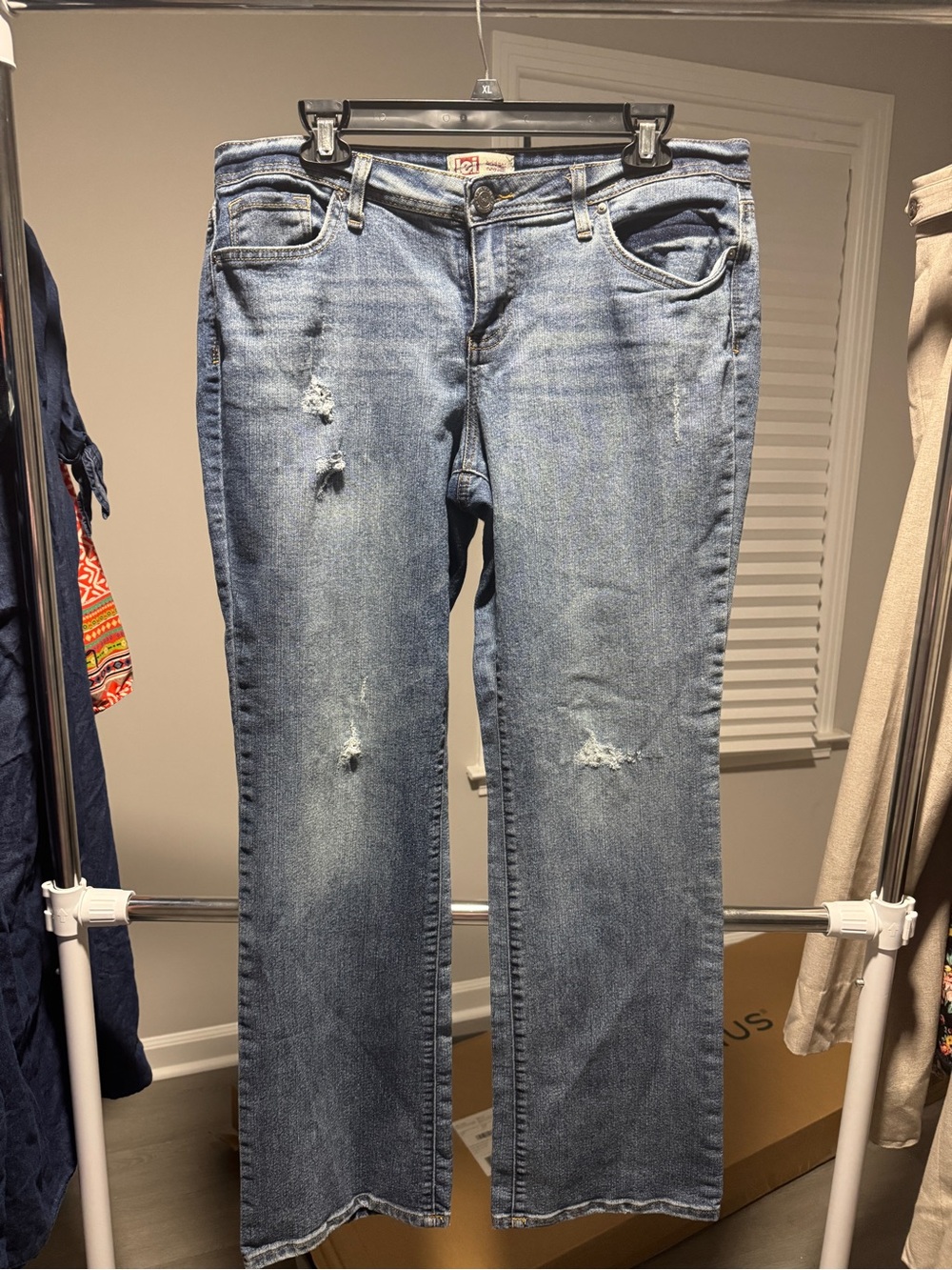 lei Women’s Light Blue Straight-Leg Distressed Jeans